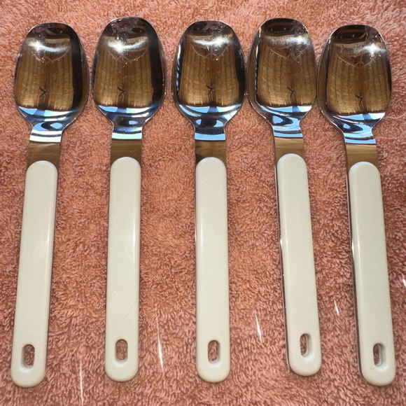 Preowned Northland Stainless Steel Japan Cream Plastic Handle Table Spoons Set 5 - Picture 1 of 5